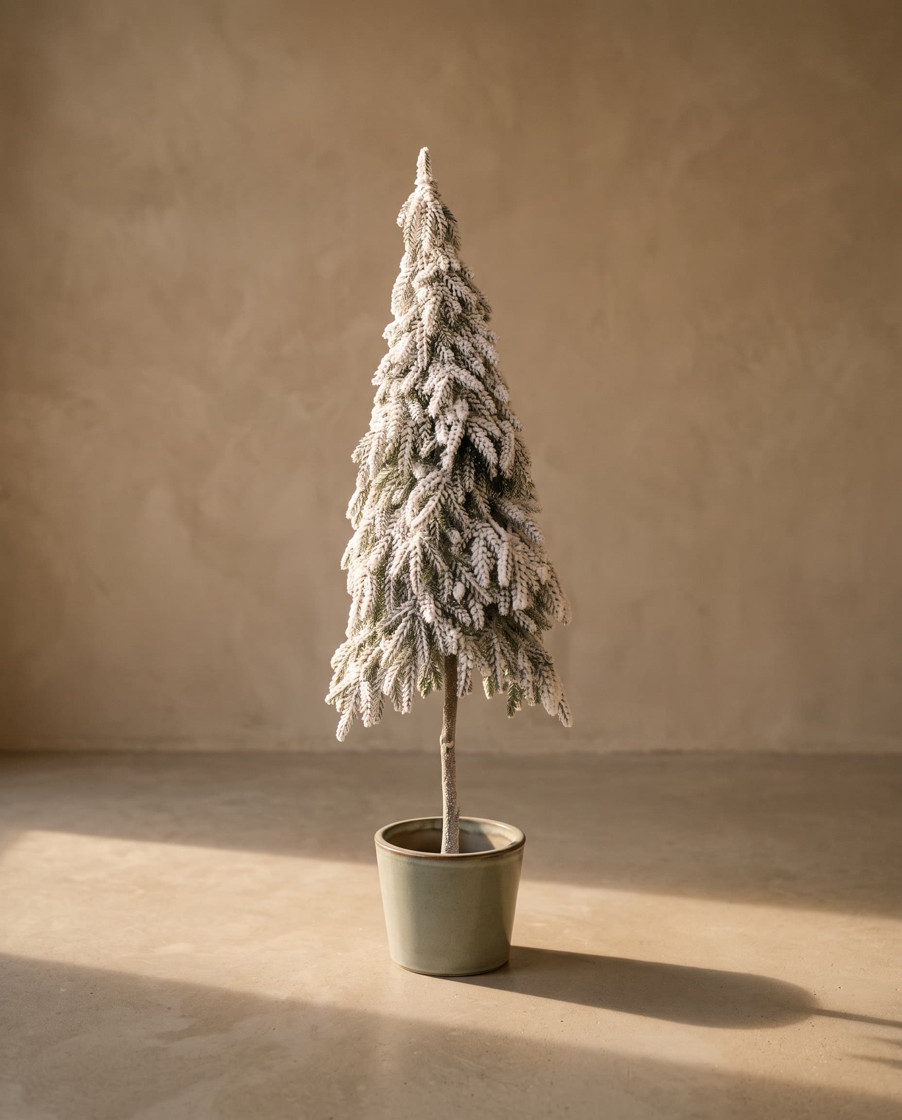 The Frosted Christmas Tree YF22PP-34001E 25"